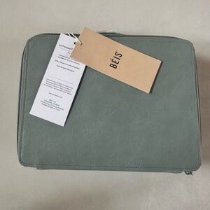 BÉIS “the cosmetic case” in “slate” NWT